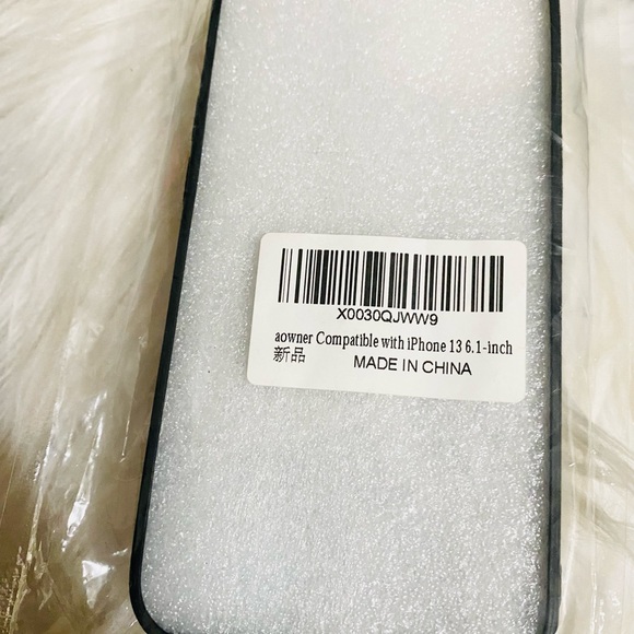 iPhone 13 6.1in Gold Case - Picture 6 of 6